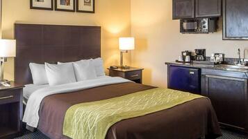 Escritorio, tabla de planchar con plancha, wifi gratis y ropa de cama