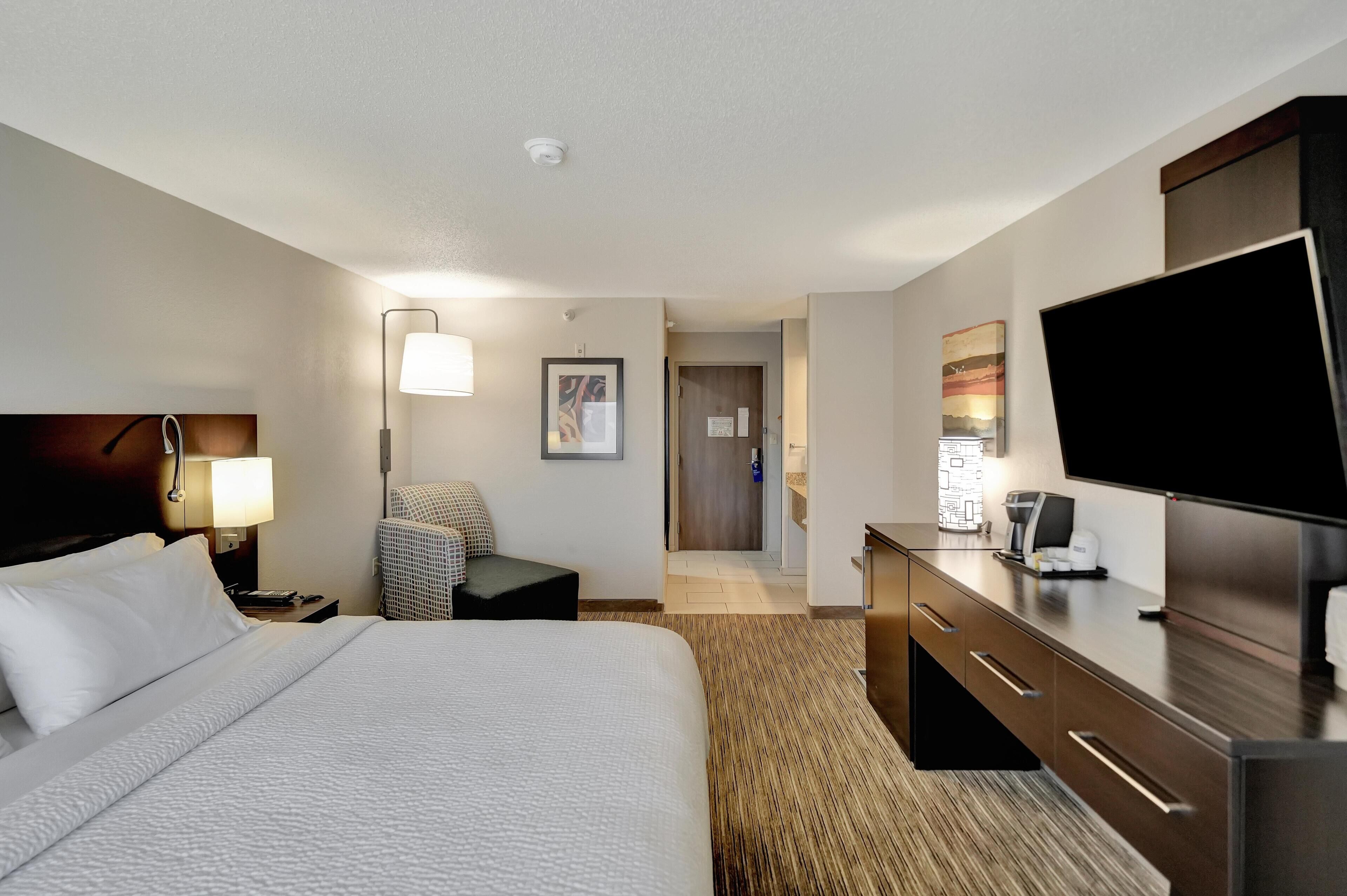 In-room safe, desk, iron/ironing board, free cribs/infant beds