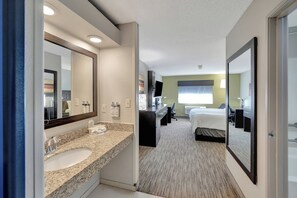 1 bedroom, in-room safe, desk, iron/ironing board