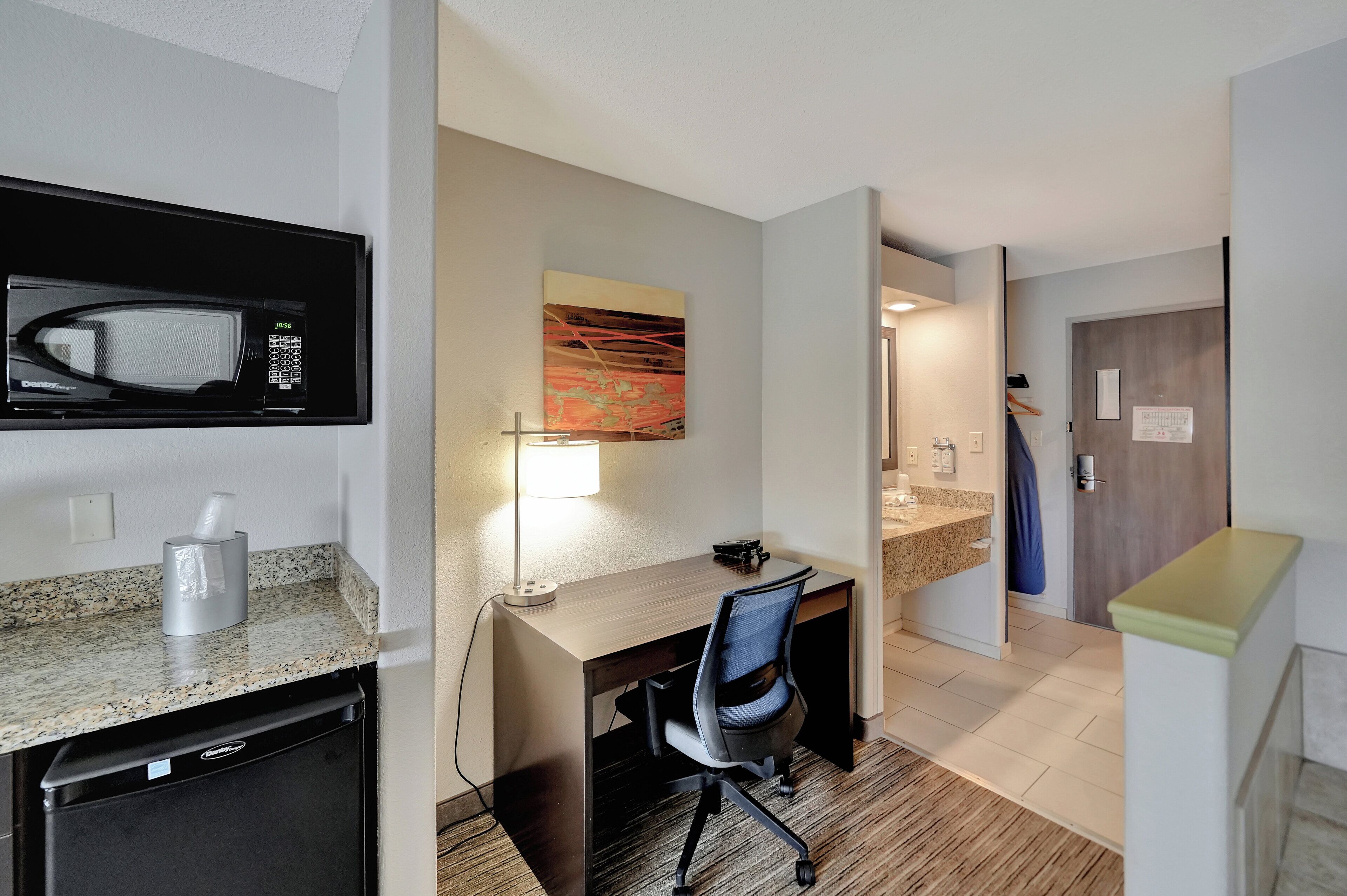 suite, 1 king bed, jetted tub | room amenity