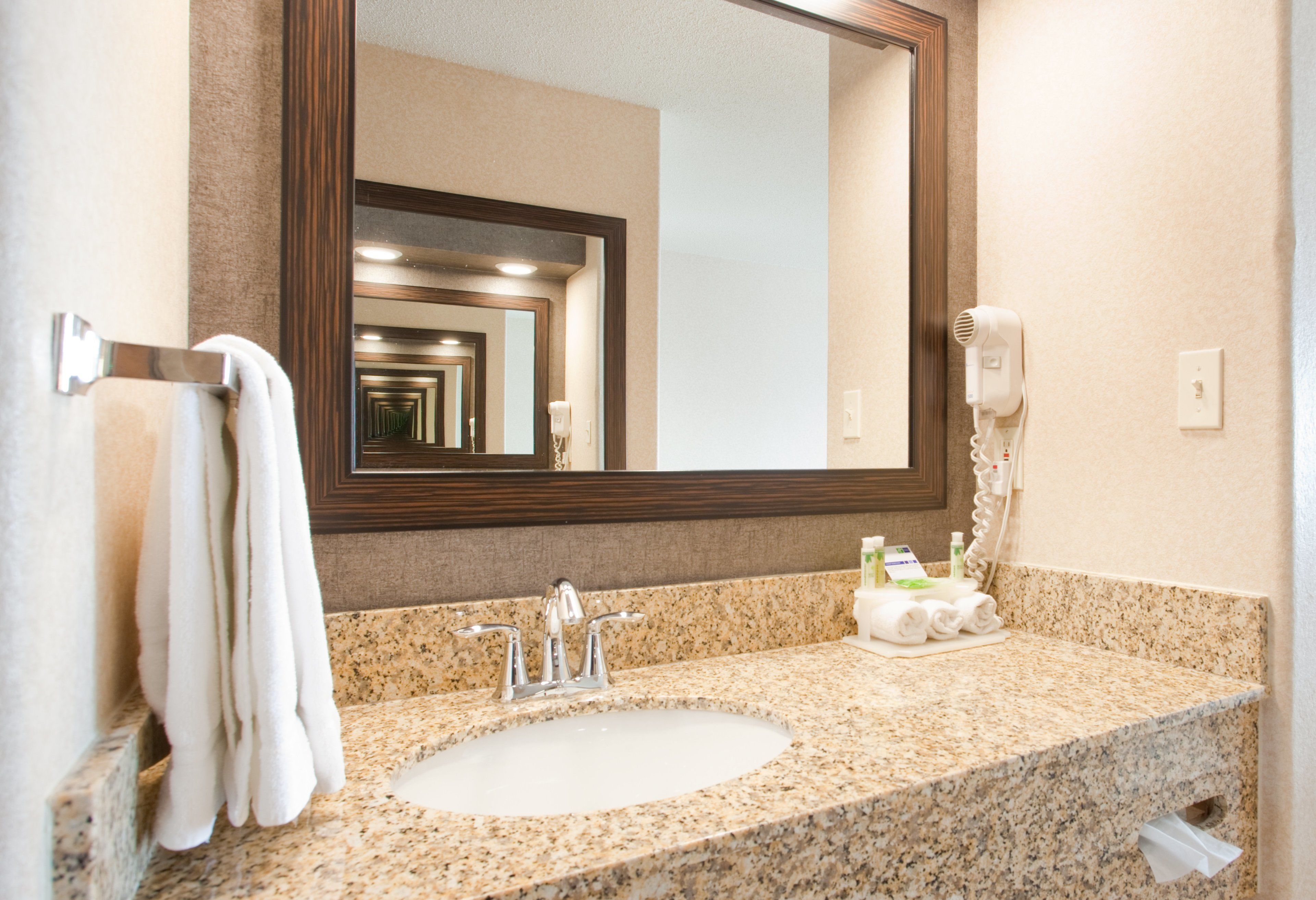 Holiday Inn Express Hotel & Suites Beatrice, an IHG Hotel