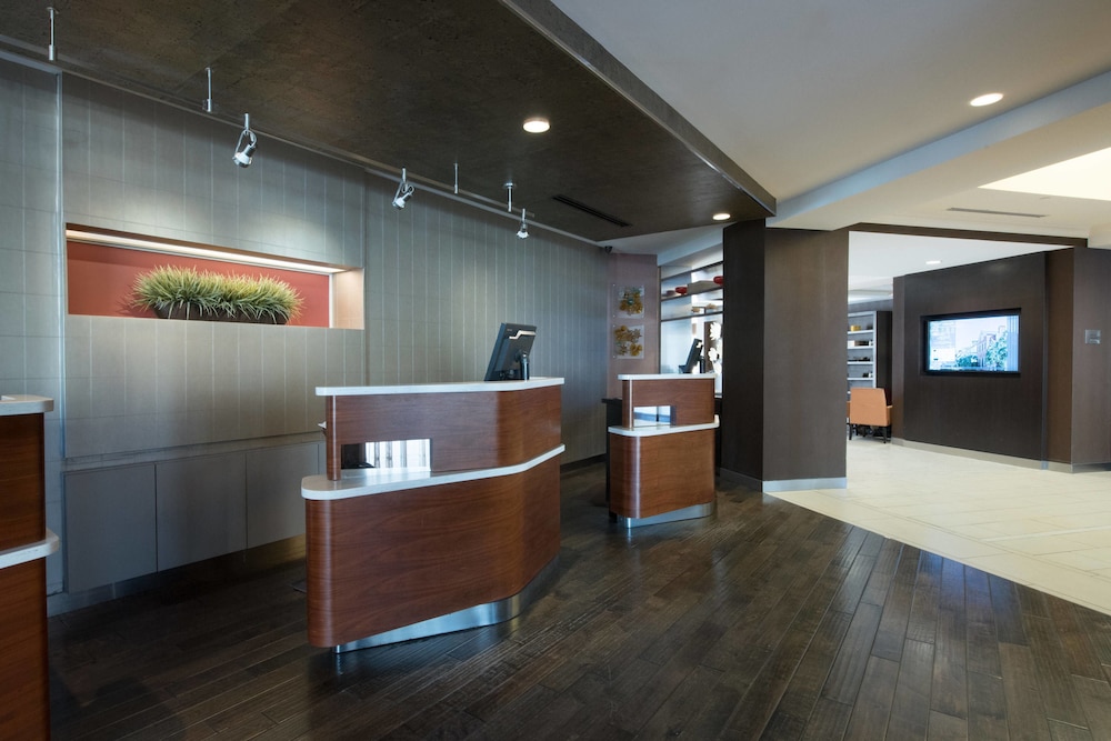 Courtyard by Marriott Charleston Historic District by null