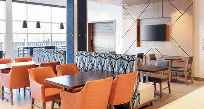 Holiday Inn Express Hotel & Suites Cleveland-Streetsboro by IHG