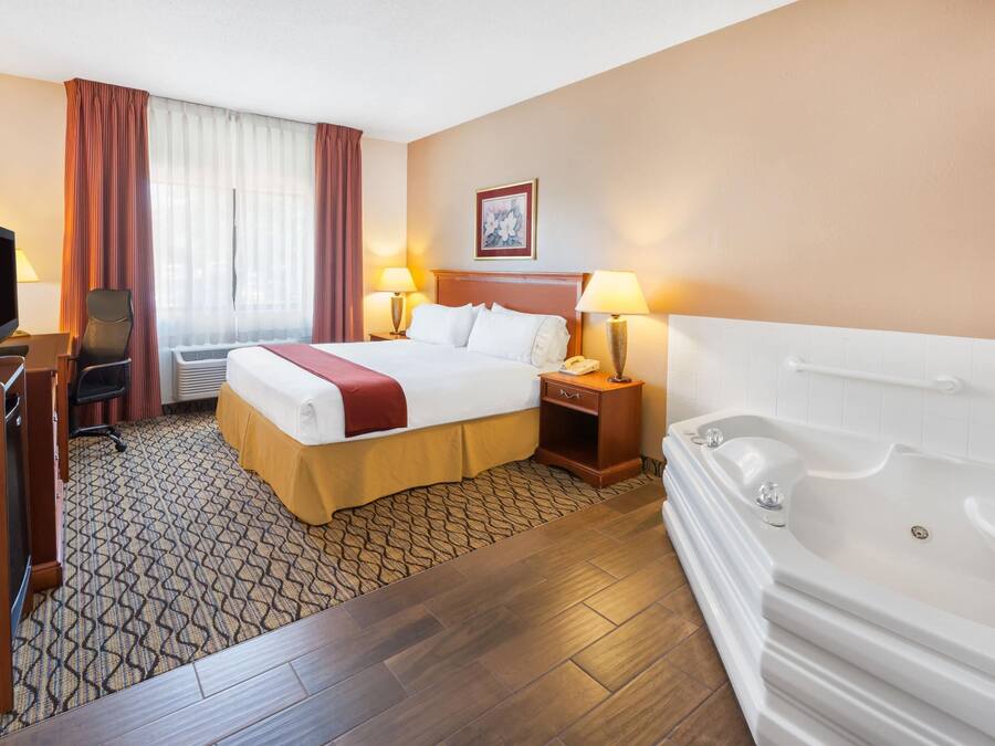 Studiosuite, 1 kingsize-seng, ikke-røyk | Skrivebord, strykejern/-brett og barnesenger (inkludert)