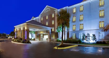 Holiday Inn Express & Suites Charleston-Ashley Phosphate, an IHG Hotel