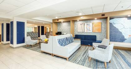 Holiday Inn Express & Suites Charleston - Northwoods by IHG
