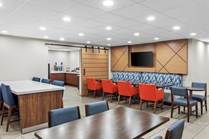 Free daily continental breakfast  - Holiday Inn Express Suites Charleston by IHG (Charleston)