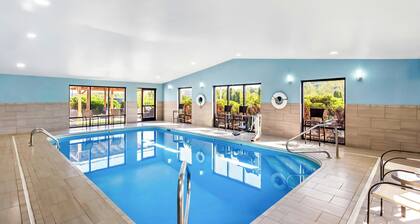 Holiday Inn Express Suites Charleston by IHG