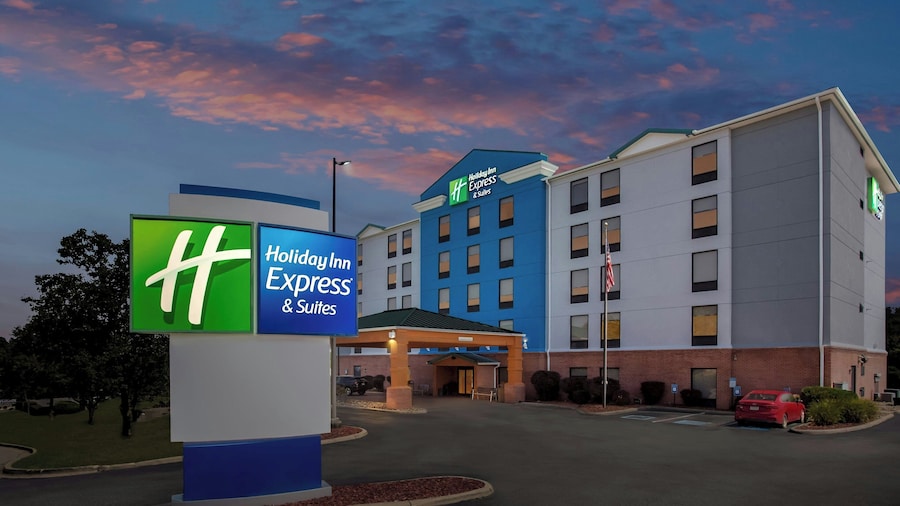 Holiday Inn Express Suites Charleston by IHG