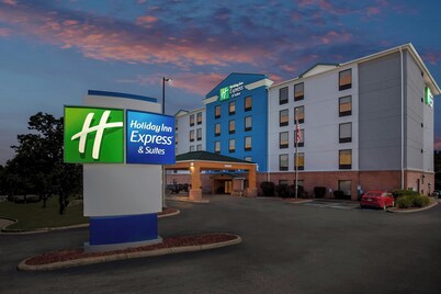 Holiday Inn Express Suites Charleston by IHG