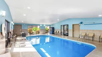 Kolam renang indoor