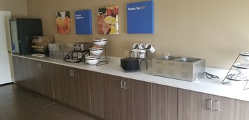 Free daily buffet breakfast