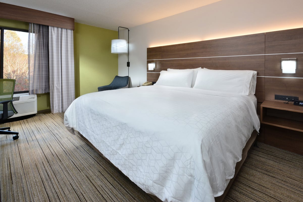 Standardzimmer, 1 King-Bett, barrierefrei (Mobility, Accessible Tub) | Hochwertige Bettwaren, Zimmersafe, Schreibtisch, Verdunkelungsvorhänge