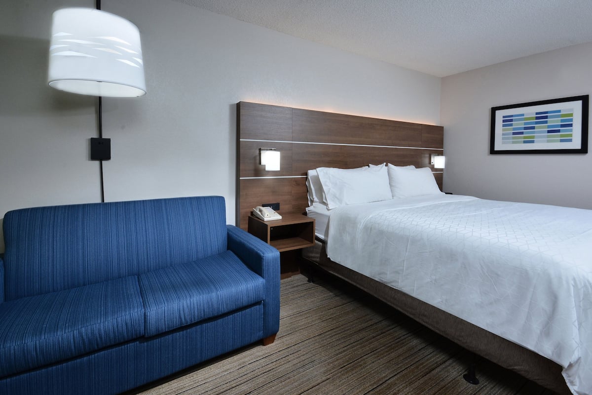Standardzimmer, 1 King-Bett und Schlafsofa | Hochwertige Bettwaren, Zimmersafe, Schreibtisch, Verdunkelungsvorhänge