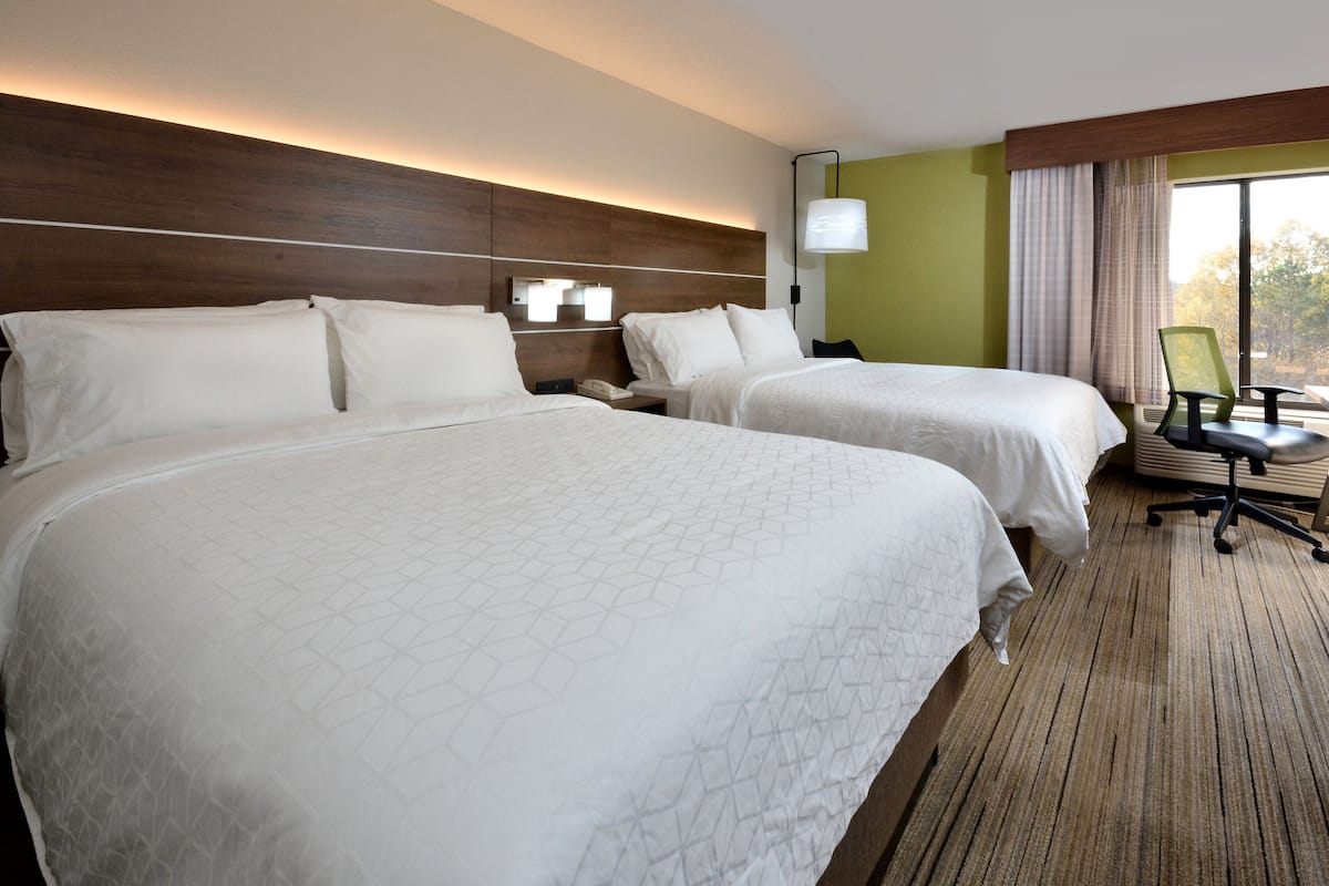 1 bedroom, premium bedding, in-room safe, desk