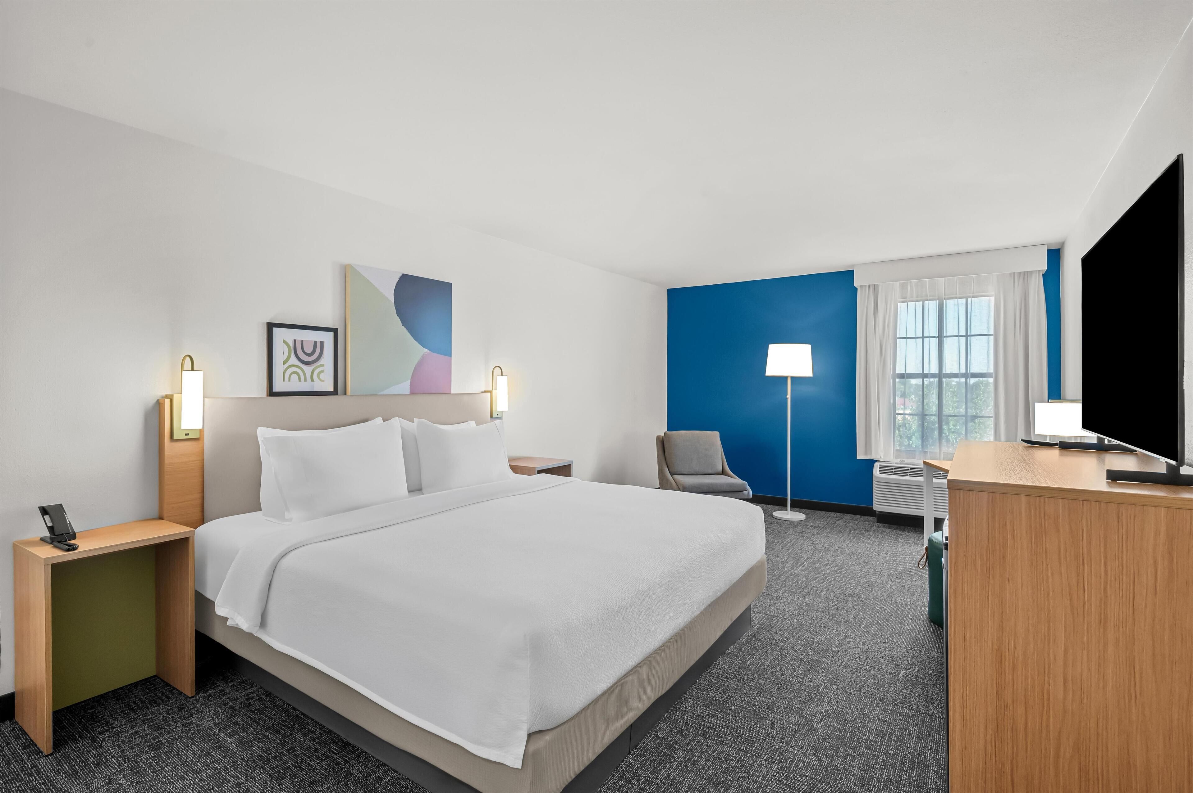 Room, 1 King Bed | In-room safe, desk, blackout drapes, iron/ironing board