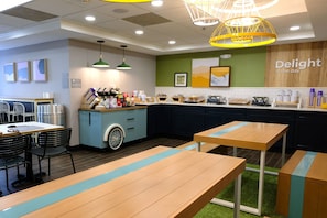 Free daily continental breakfast
