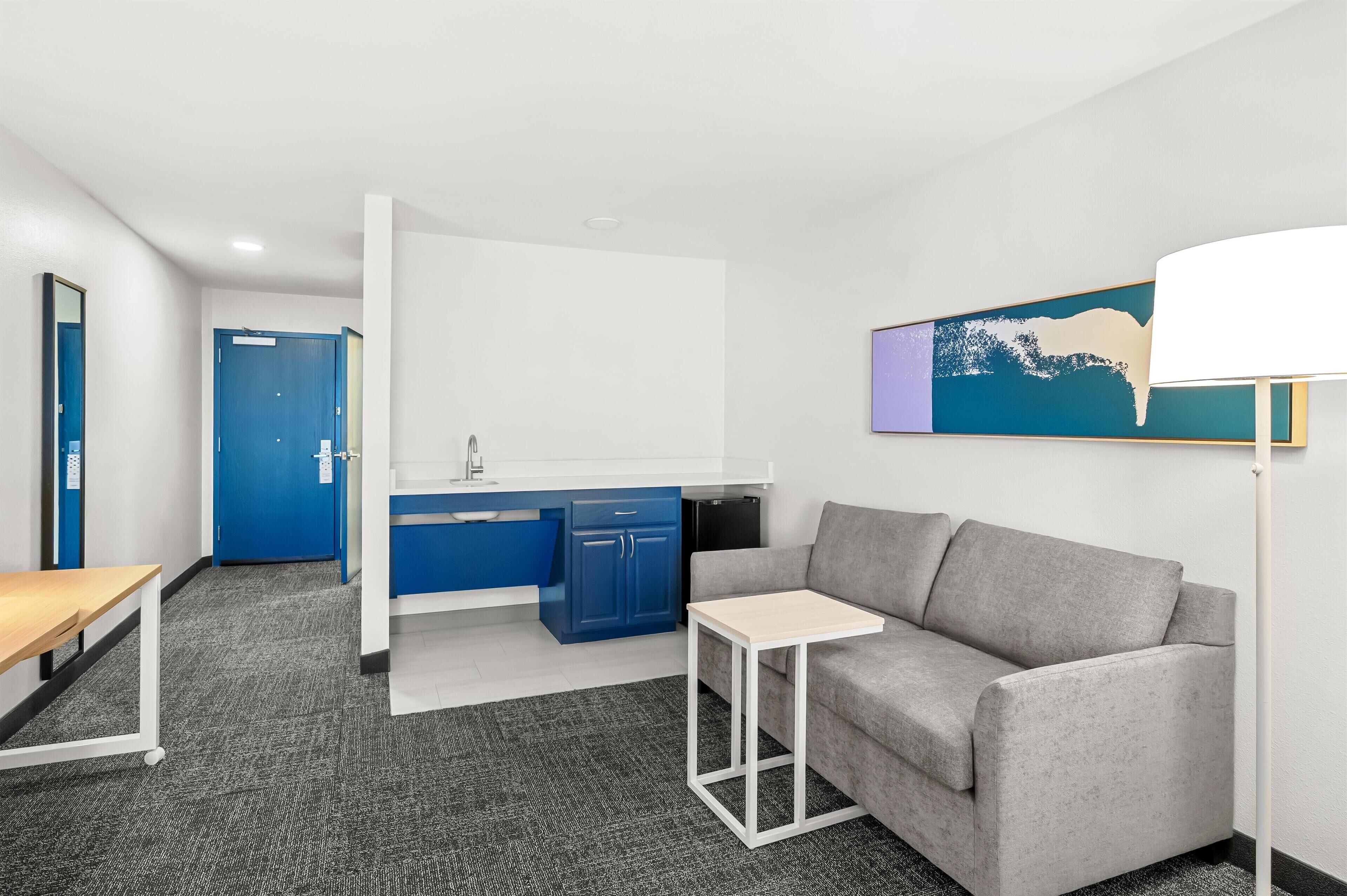 Suite, 1 King Bed, Accessible, Bathtub (Mobility, Hearing) | Minibar