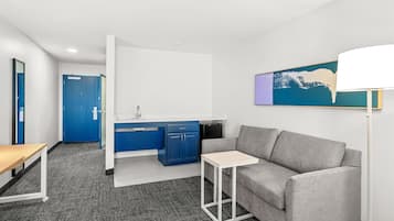 Suite, 1 King Bed, Accessible, Bathtub (Mobility, Hearing) | Minibar