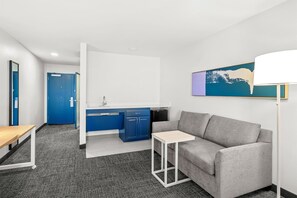Suite, 1 King Bed, Accessible, Bathtub (Mobility, Hearing) | Minibar