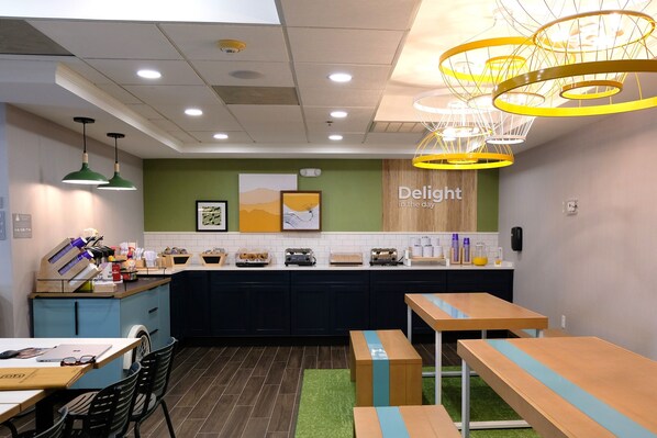Free daily continental breakfast 