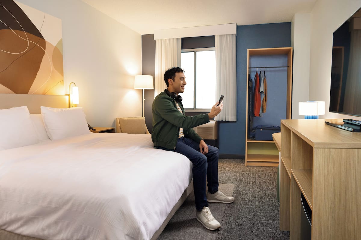 Room, 1 King Bed | In-room safe, desk, blackout curtains, iron/ironing board