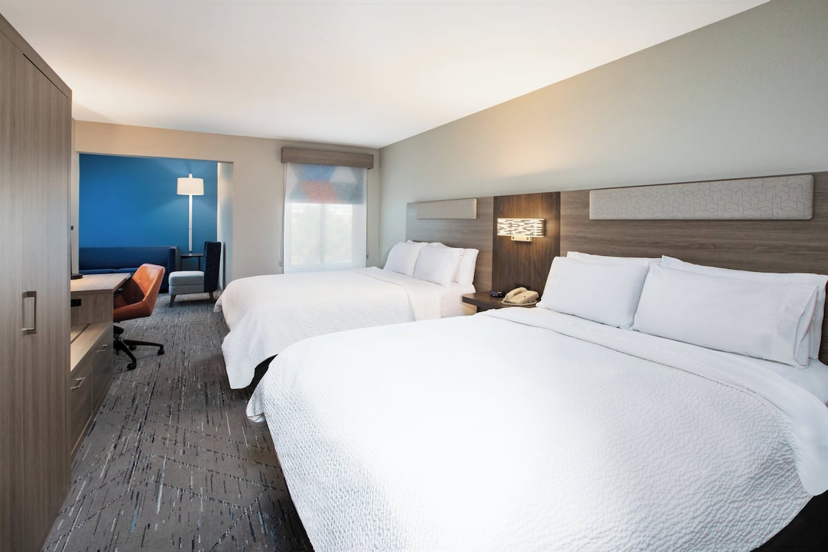 Standard Room, 2 Twin Beds | Desk, iron/ironing board, cribs/infant beds, rollaway beds