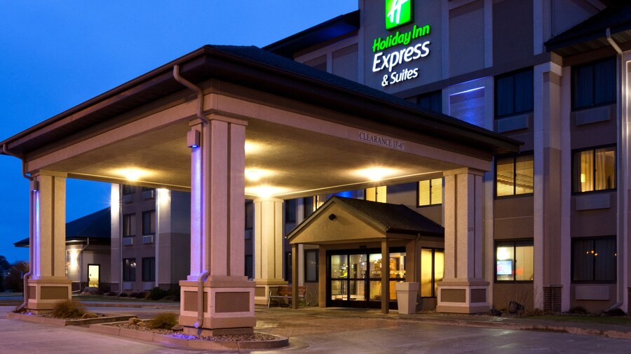 Holiday Inn Express & Suites Worthington by IHG