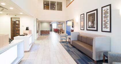 Holiday Inn Express & Suites Worthington by IHG