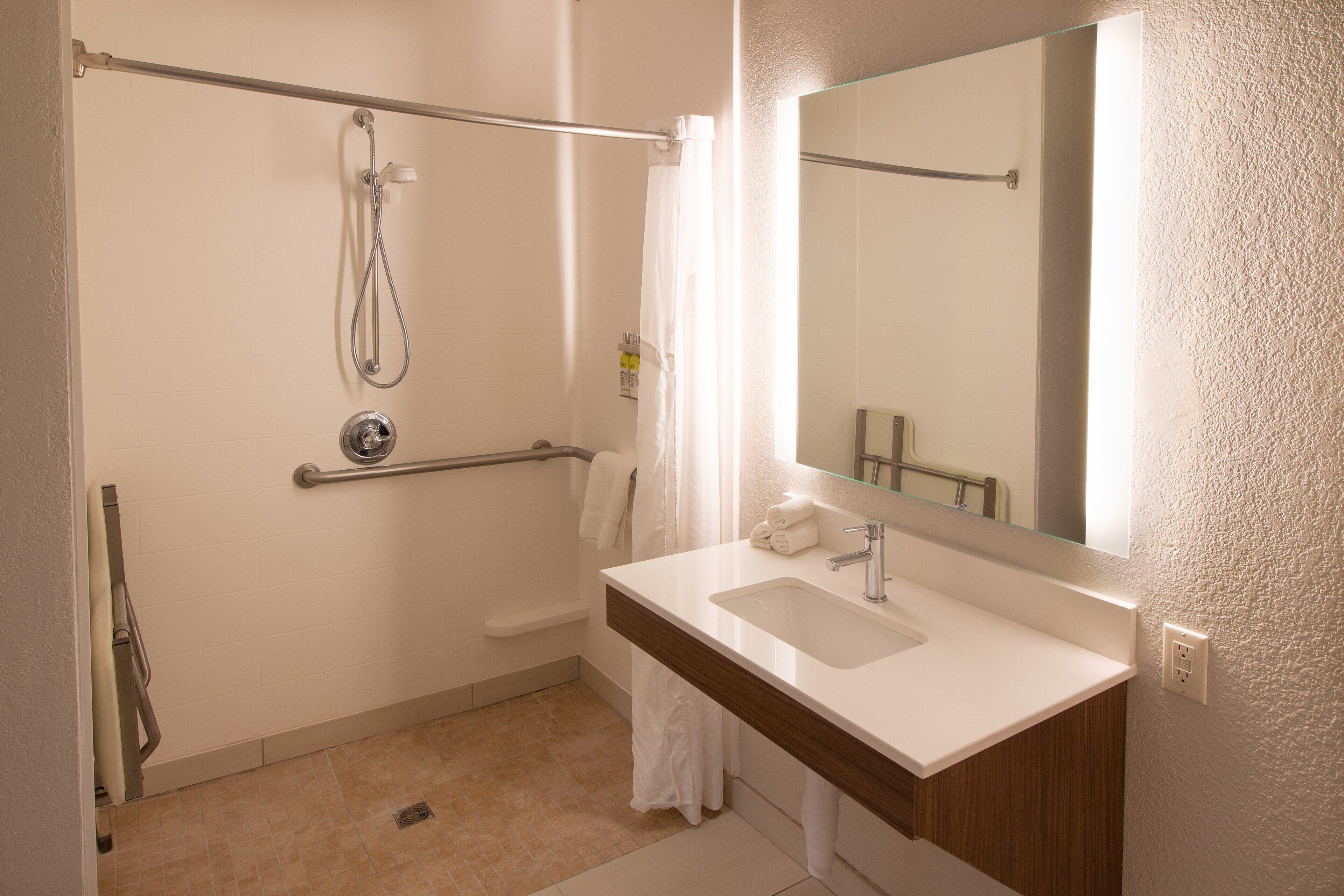 suite, 1 king bed, accessible (communication, accessible tub) | 1 bedroom, desk, laptop workspace, blackout curtains
