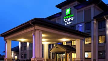 A Holiday Inn Express building with a covered entrance and a sign indicating 'Clearance 13'-6' for vehicle access.