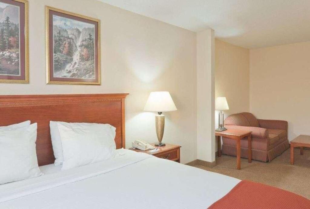 Desk, iron/ironing board, free cots/infant beds, free WiFi