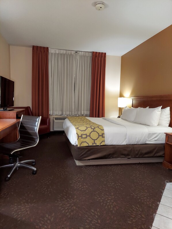 Suite, 1 cama King size, para no fumadores | Escritorio, tabla de planchar con plancha y cunas gratuitas 