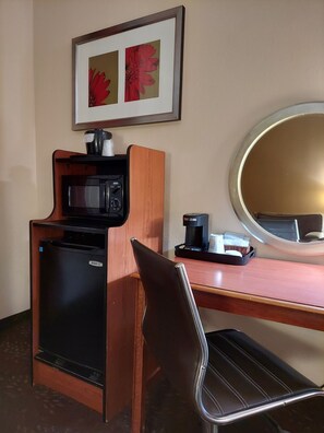 32-inch flat-screen TV with satellite channels, TV - Baymont by Wyndham Portage Indiana Dunes (Portage)