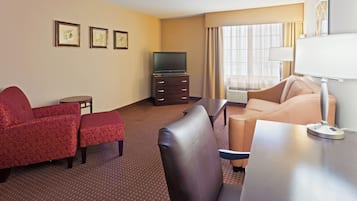 Hypo-allergenic bedding, in-room safe, desk, laptop workspace