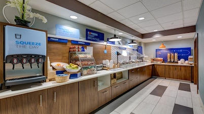 Holiday Inn Express Hotel & Suites Ashtabula-Geneva by IHG