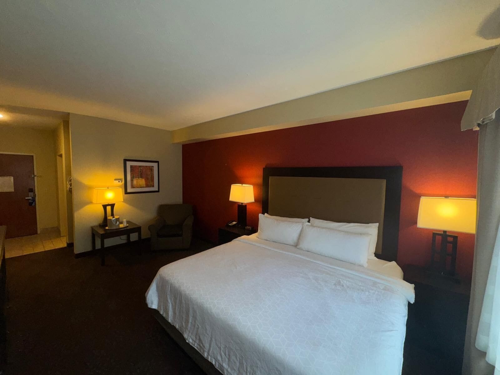 Caja de seguridad en la habitación y escritorio 