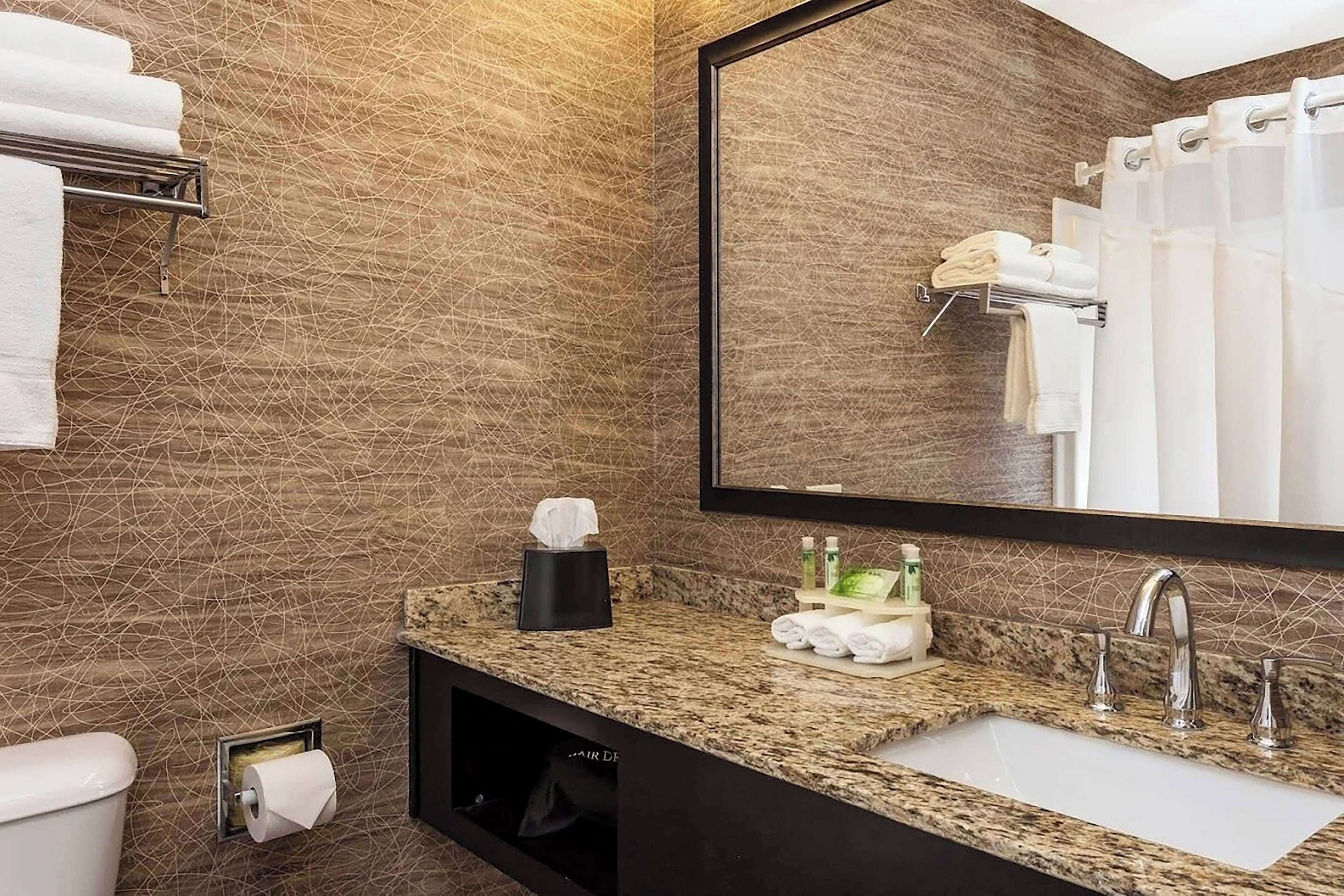 combined shower/bathtub, free toiletries, hair dryer, towels