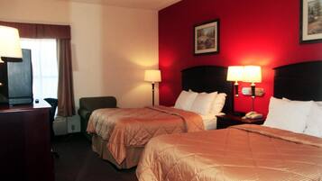 布置獨特、書桌、筆電工作空間、熨斗/熨衣板