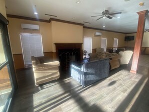 Reception - Truckerz Inn (Jacksonville)