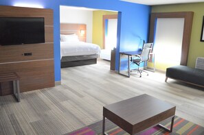 1 bedroom, pillow-top beds, in-room safe, desk