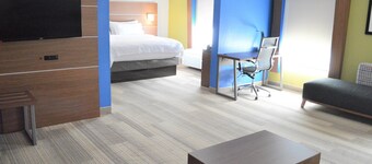 Holiday Inn Express & Suites Batesville by IHG