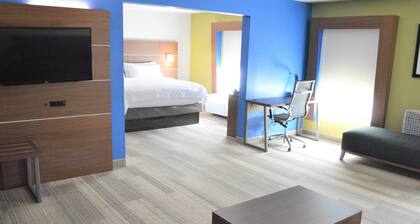 Holiday Inn Express & Suites Batesville by IHG