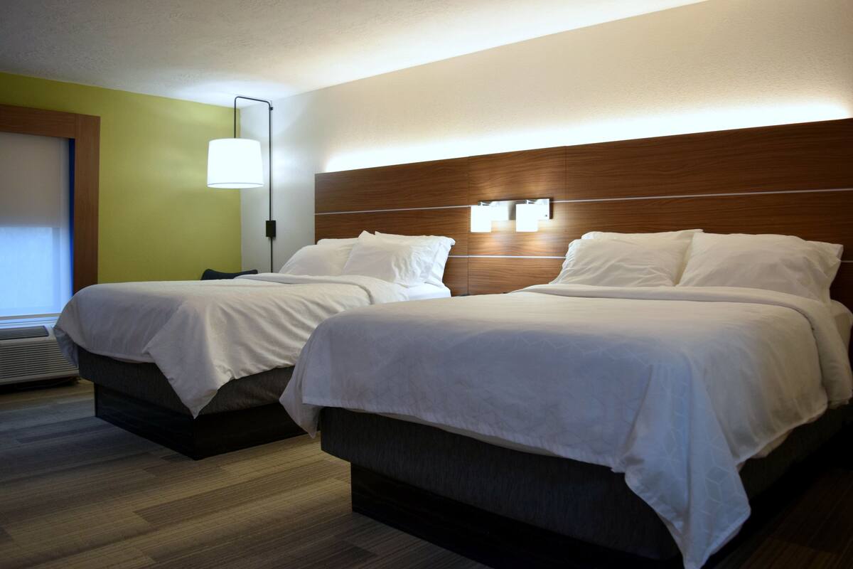 1 bedroom, pillow-top beds, in-room safe, desk