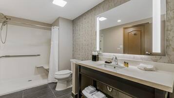 Executive Suite, 1 King Bed, Non Smoking, Refrigerator & Microwave | Bathroom | Free toiletries, hair dryer, towels