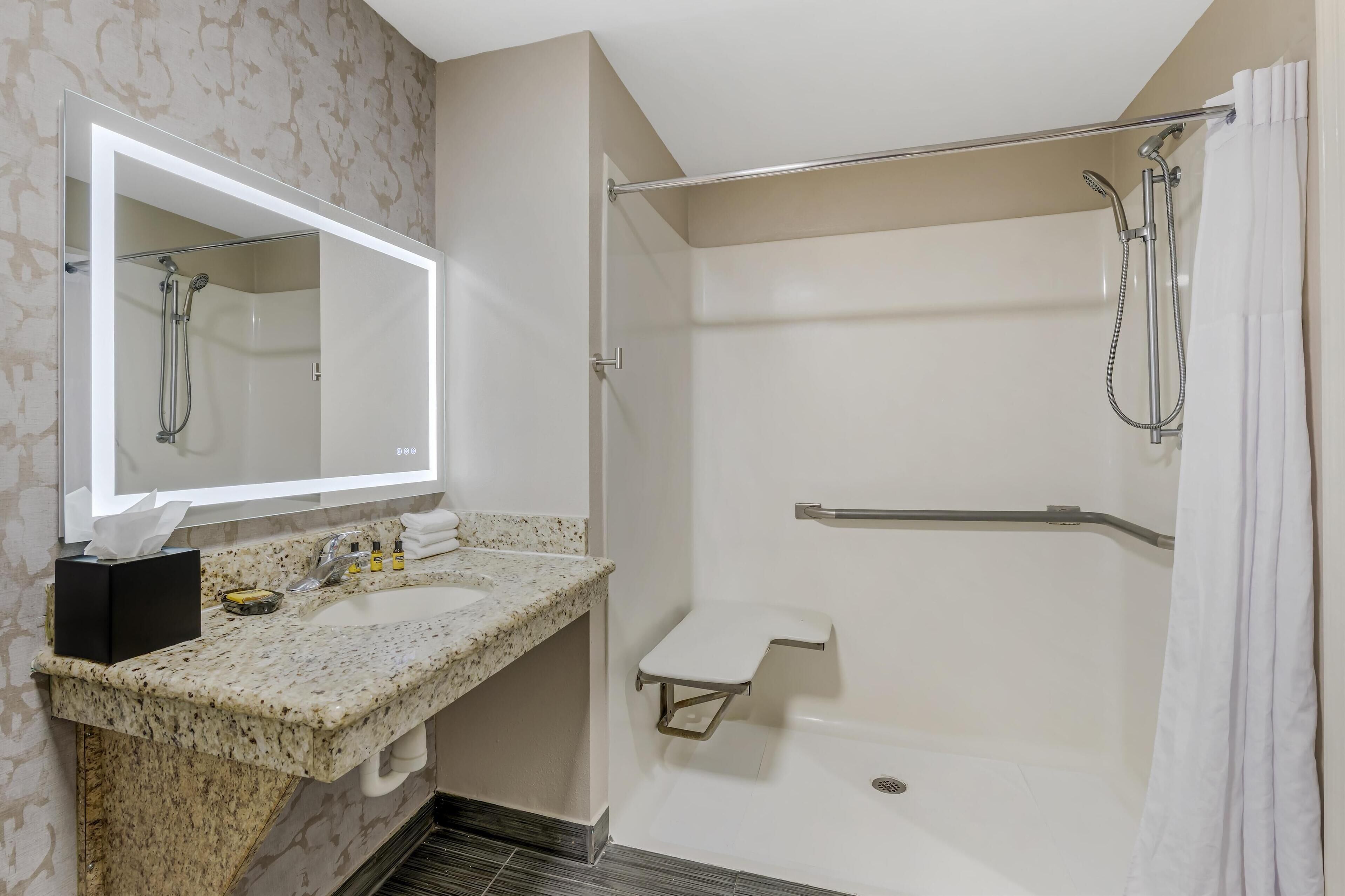 standard room, 2 queen beds, accessible, non smoking | bathroom | free toiletries, hair dryer, towels