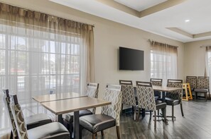Free daily full breakfast  - Best Western Plus Sanford Airport/Lake Mary Hotel (Sanford)