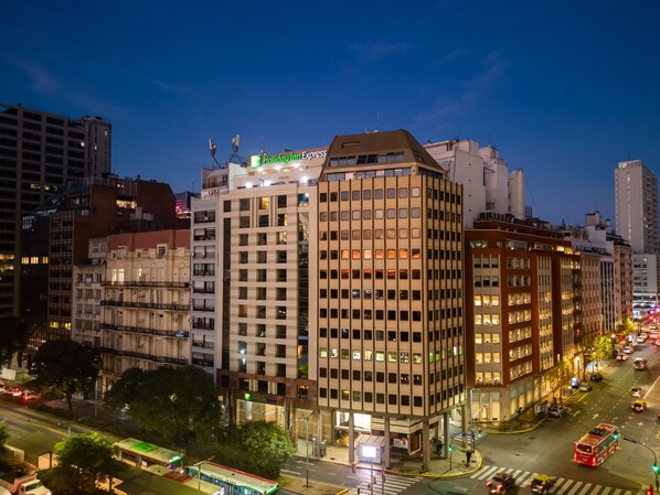 A multi-story hotel with a modern design, featuring a prominent Holiday Inn Express sign. - Holiday Inn Express Puerto Madero by IHG (Buenos Aires)