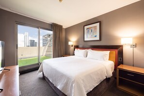 Suite, 1 King Bed, City View | Premium bedding, pillowtop beds, in-room safe, desk - Holiday Inn Express Puerto Madero by IHG (Buenos Aires)