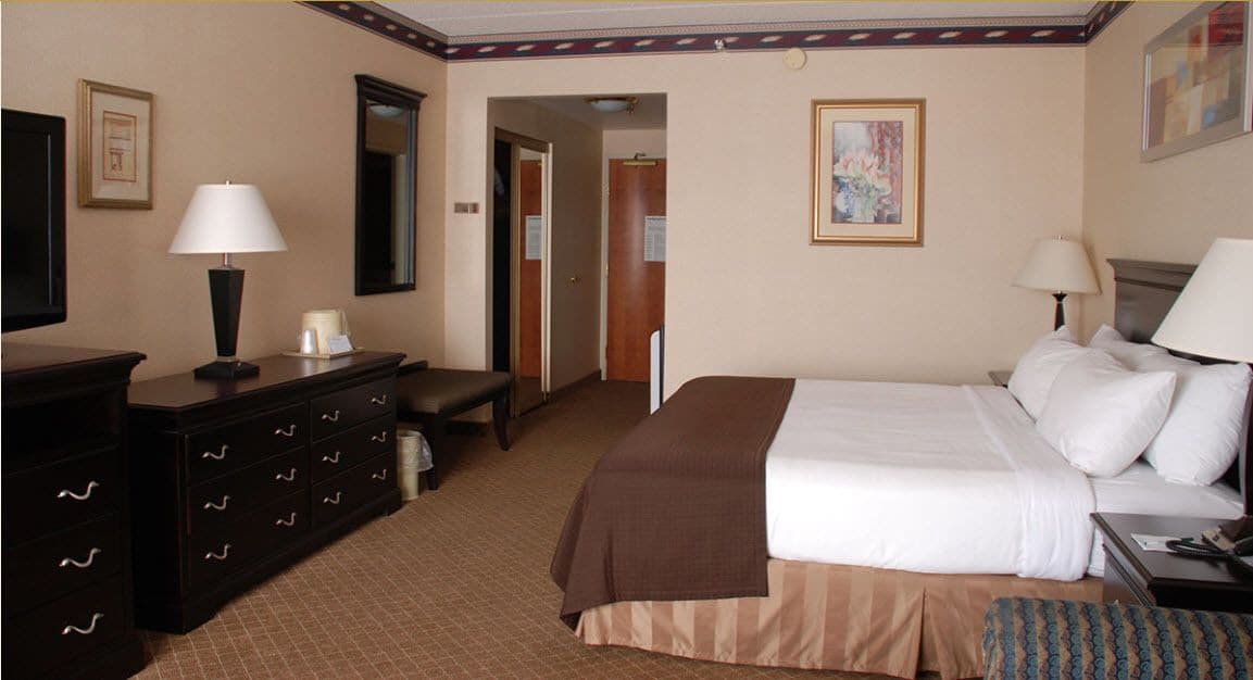 The Plaza Hotel & Suites Winona